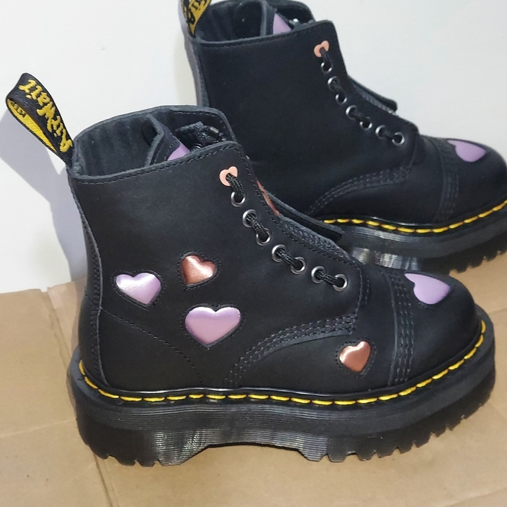 NEW! Dr Martens Women's Sinclair Hearts Platform Boots Black Satin Lux Size 5